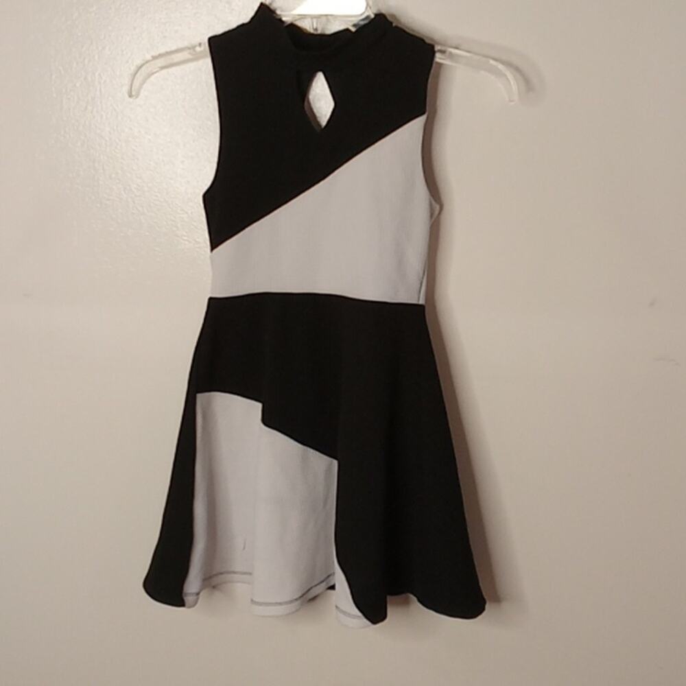 Lilt Juniors Size 7/8 Black/White Fit and Flare dress. Party, Events,Abstract.
